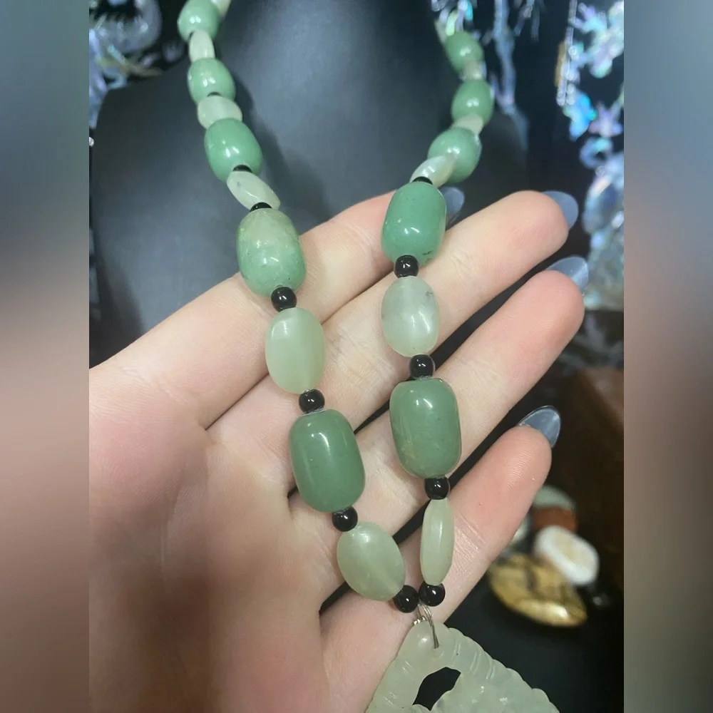 Vintage green jade carved quartz beaded necklace - Picture 4 of 5